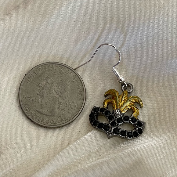 Mask Earrings - Picture 3 of 5
